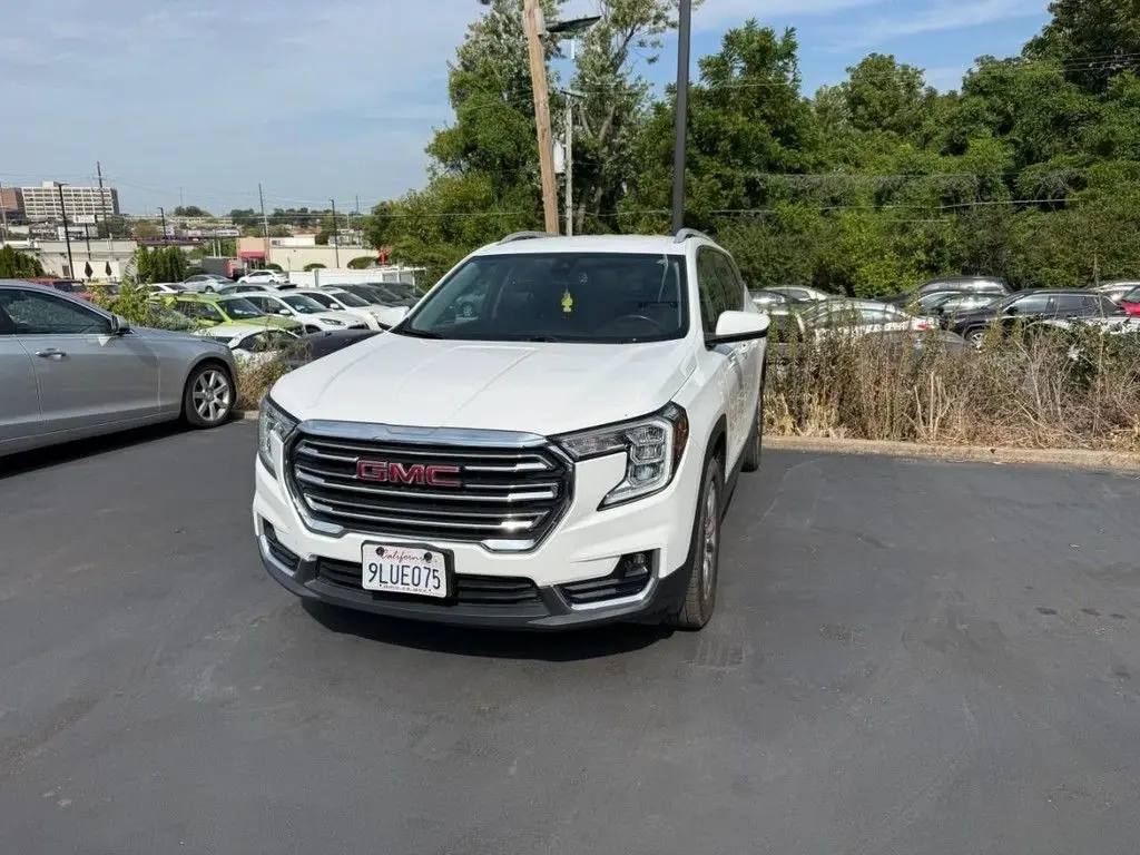 2024 GMC Terrain SLT AWD photo 4
