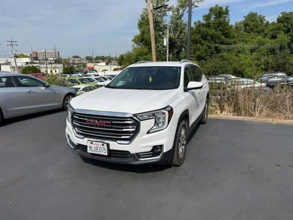2024 GMC Terrain SLT AWD photo 3