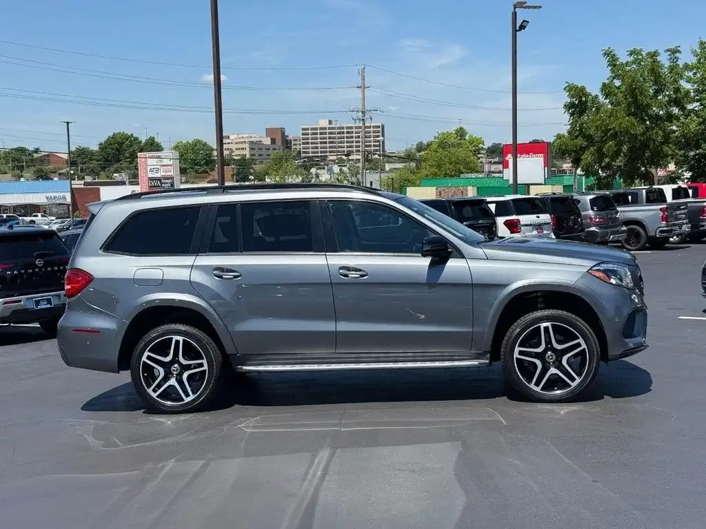 2019 Mercedes-Benz GLS GLS550's photo