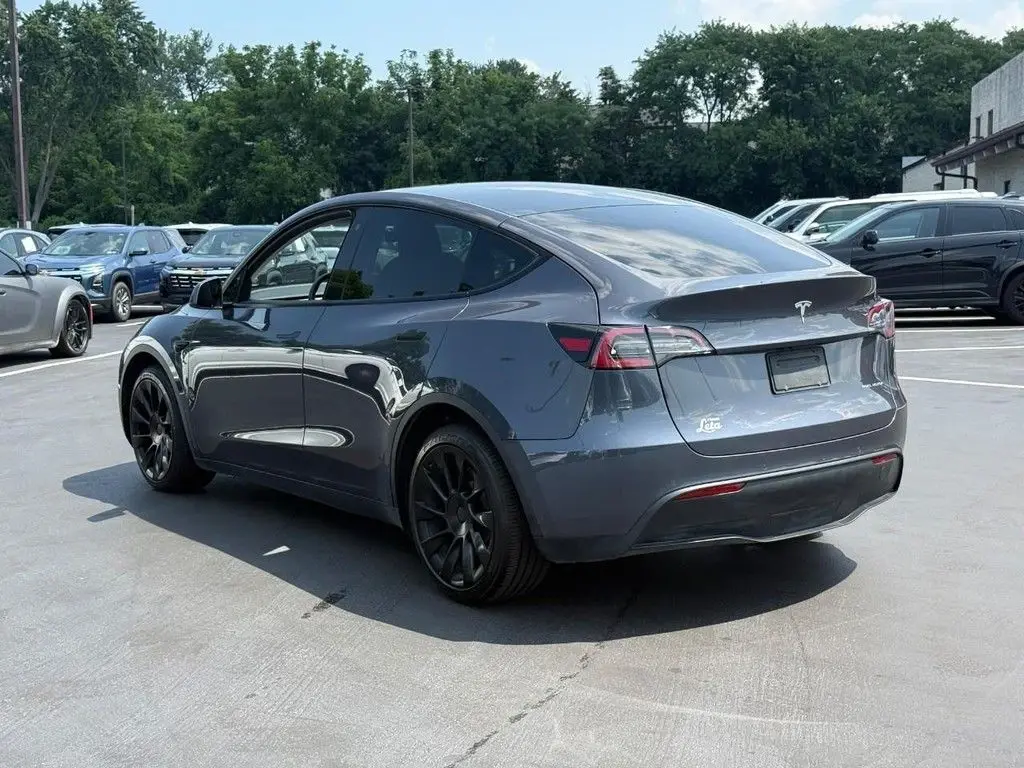 2020 Tesla Model Y Long Range Dual Motor AWD photo 3