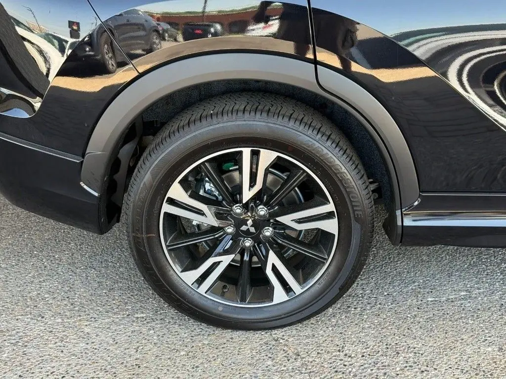 2026 Mitsubishi Eclipse Cross SEL S-AWC photo 3