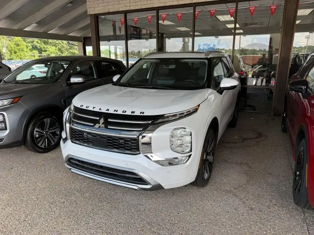 2026 Mitsubishi Outlander SEL FWD's photo