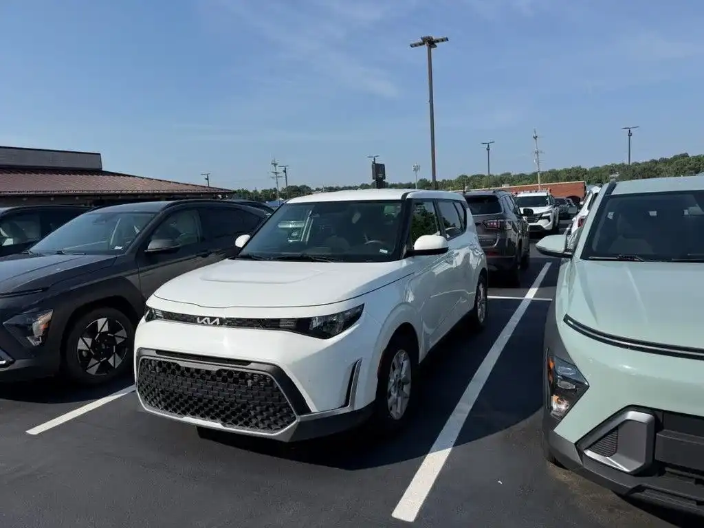 2024 Kia Soul 2.0L LX IVT's photo