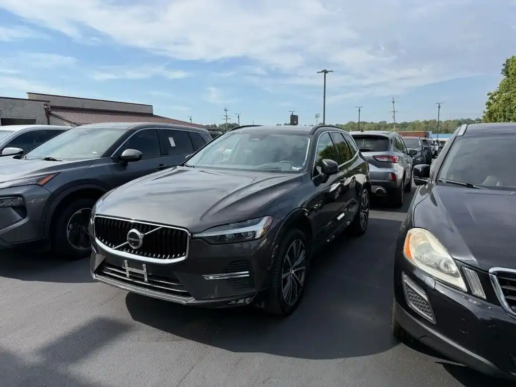 2022 Volvo XC60 B5 Momentum AWD's photo