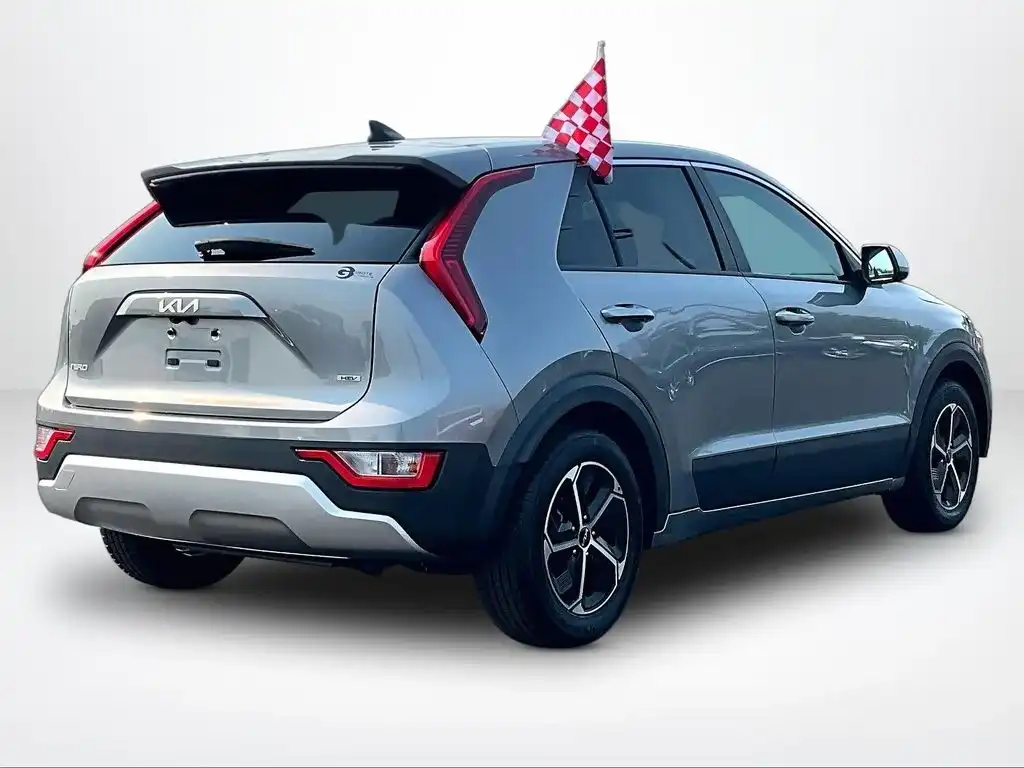 2023 Kia Niro LX HEV's photo