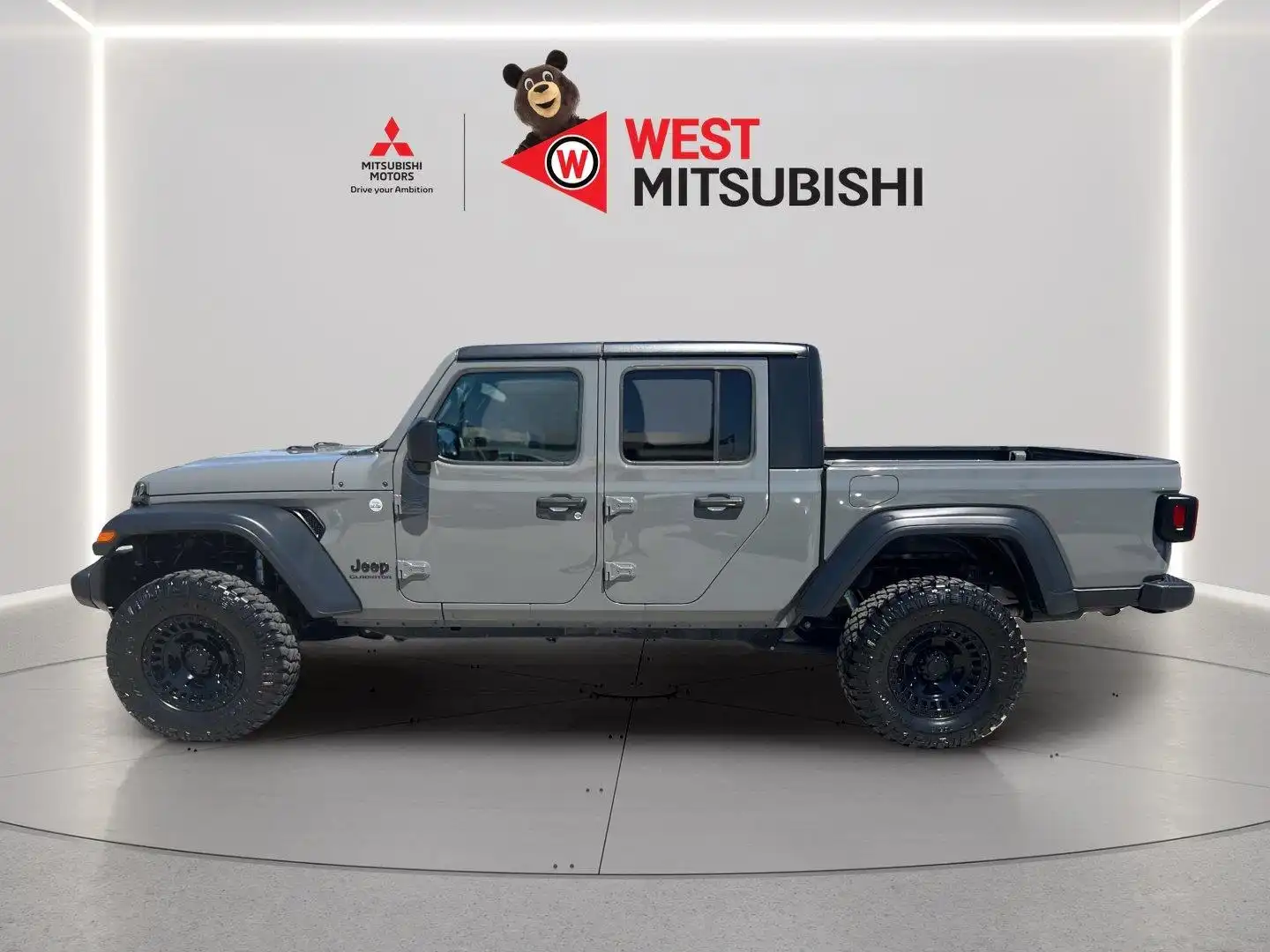 2020 Jeep Gladiator Sport S's photo