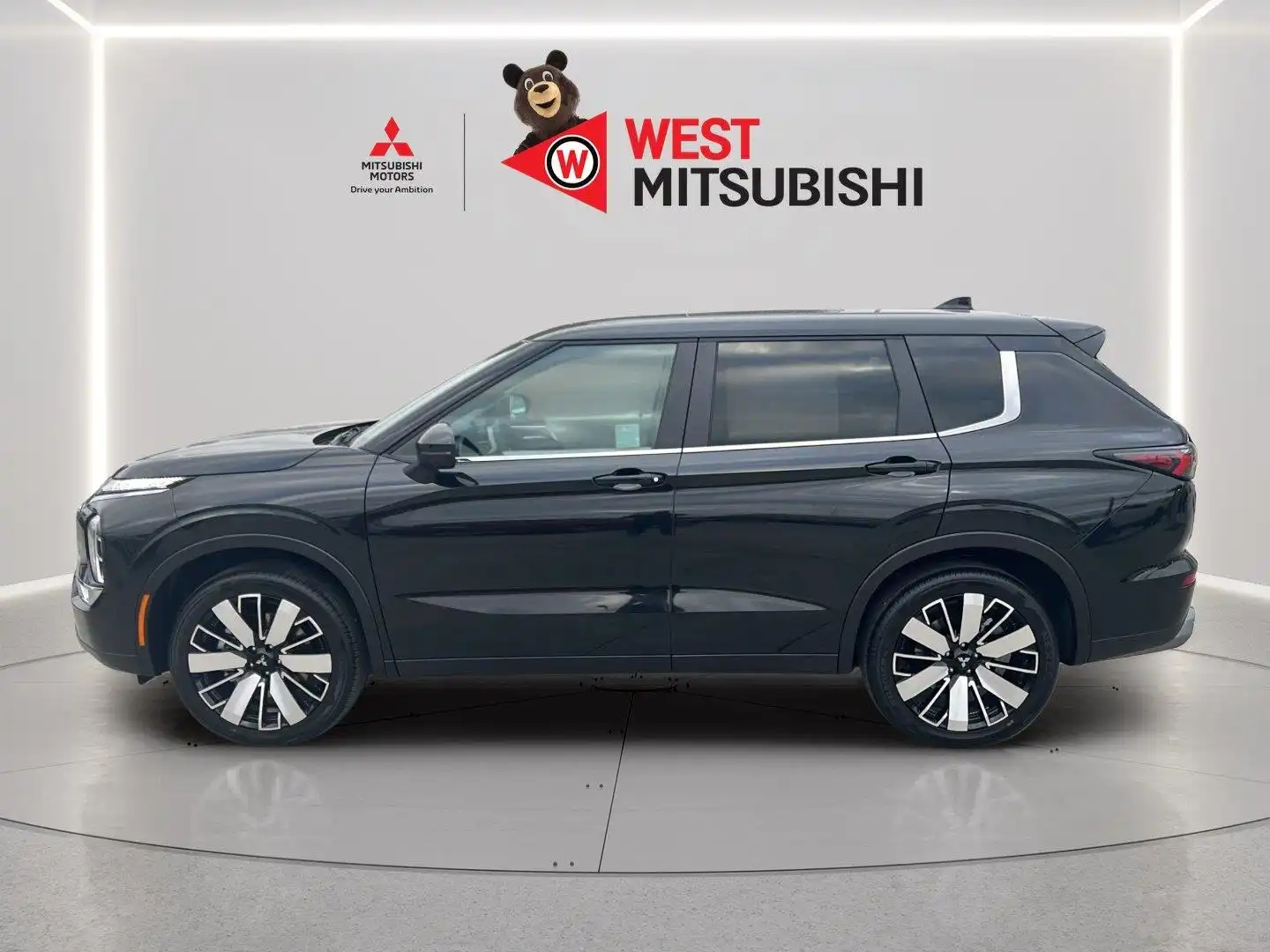 2026 Mitsubishi Outlander SE FWD's photo
