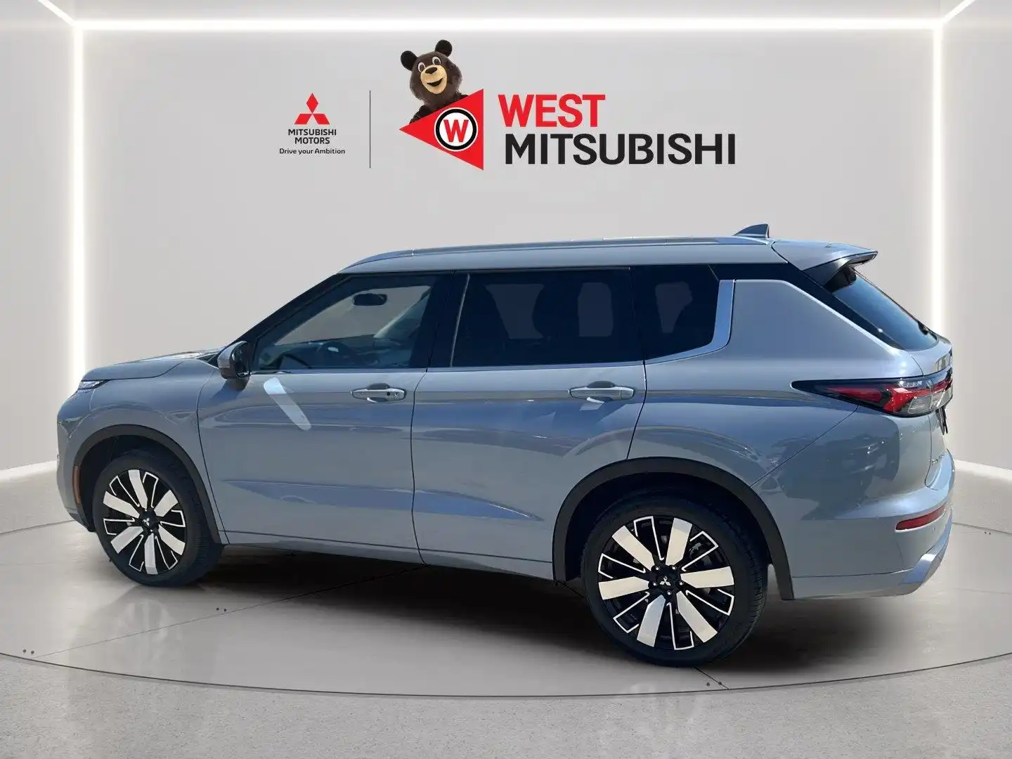2026 Mitsubishi Outlander SEL FWD's photo
