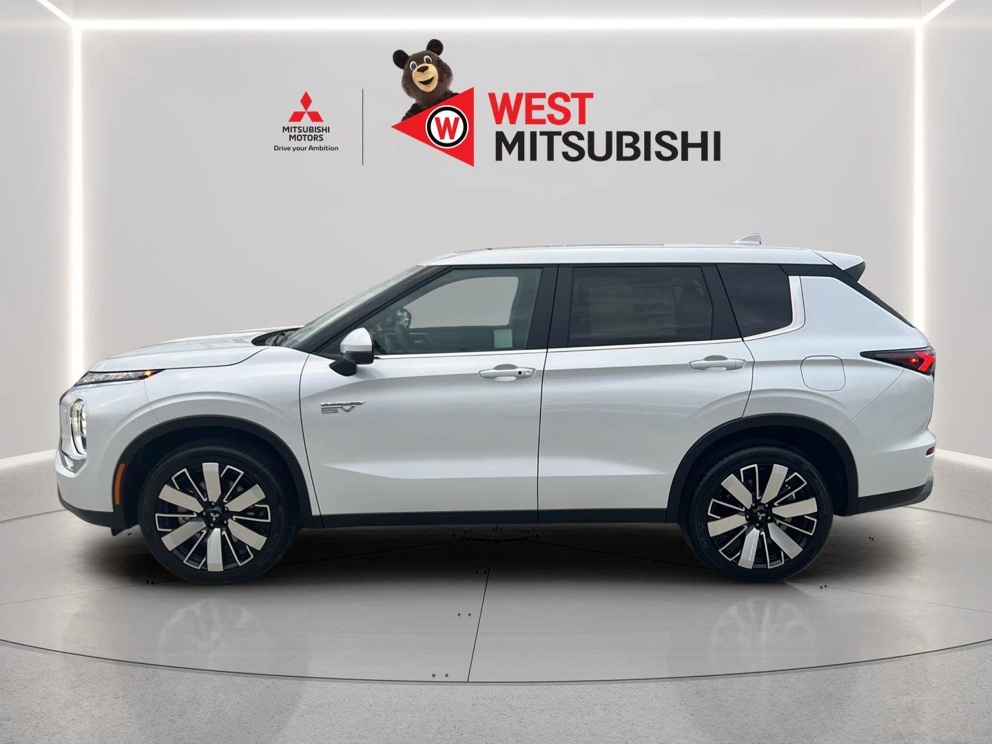 2026 Mitsubishi Outlander Plug-in Hybrid SE S-AWC's photo