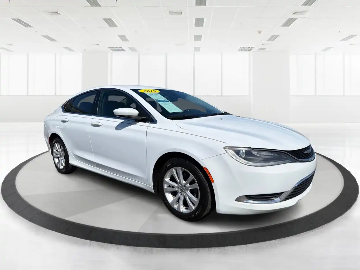 2016 Chrysler 200 Limited's photo