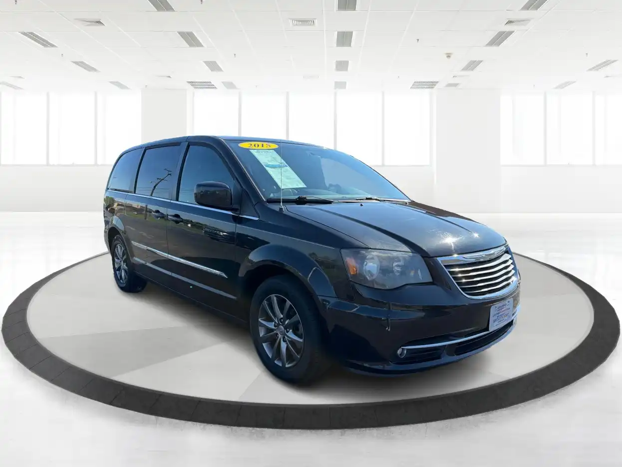2015 Chrysler Town & Country S's photo