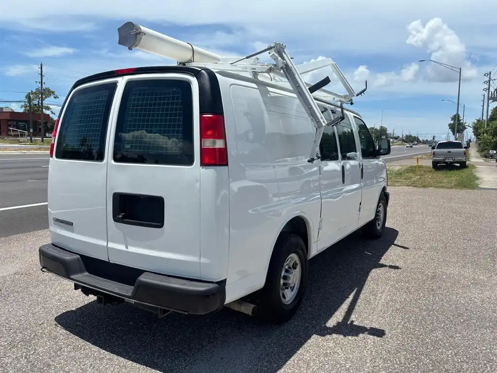 2015 Chevrolet Express 2500 Work Van HD's photo