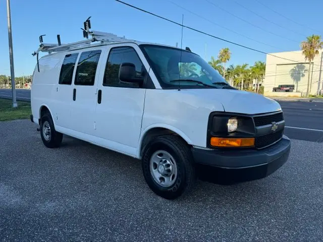 2017 Chevrolet Express 2500 Work Van HD photo 4