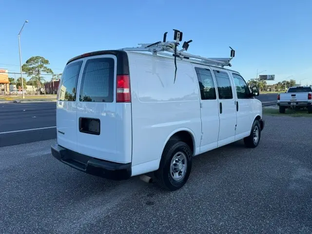 2017 Chevrolet Express 2500 Work Van HD photo 3