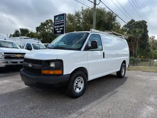 2011 Chevrolet Express 2500 Work Van HD's photo
