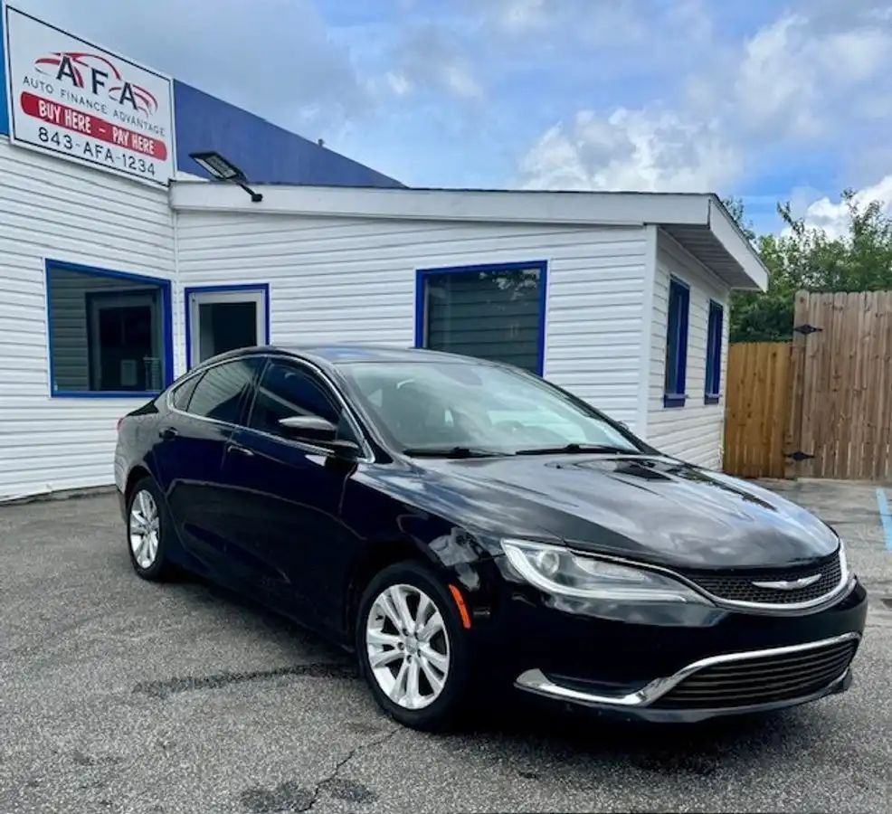 2017 Chrysler 200 Touring's photo