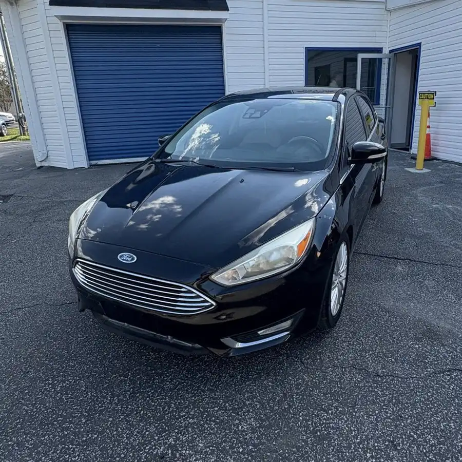 2016 Ford Focus Sedan Titanium's photo