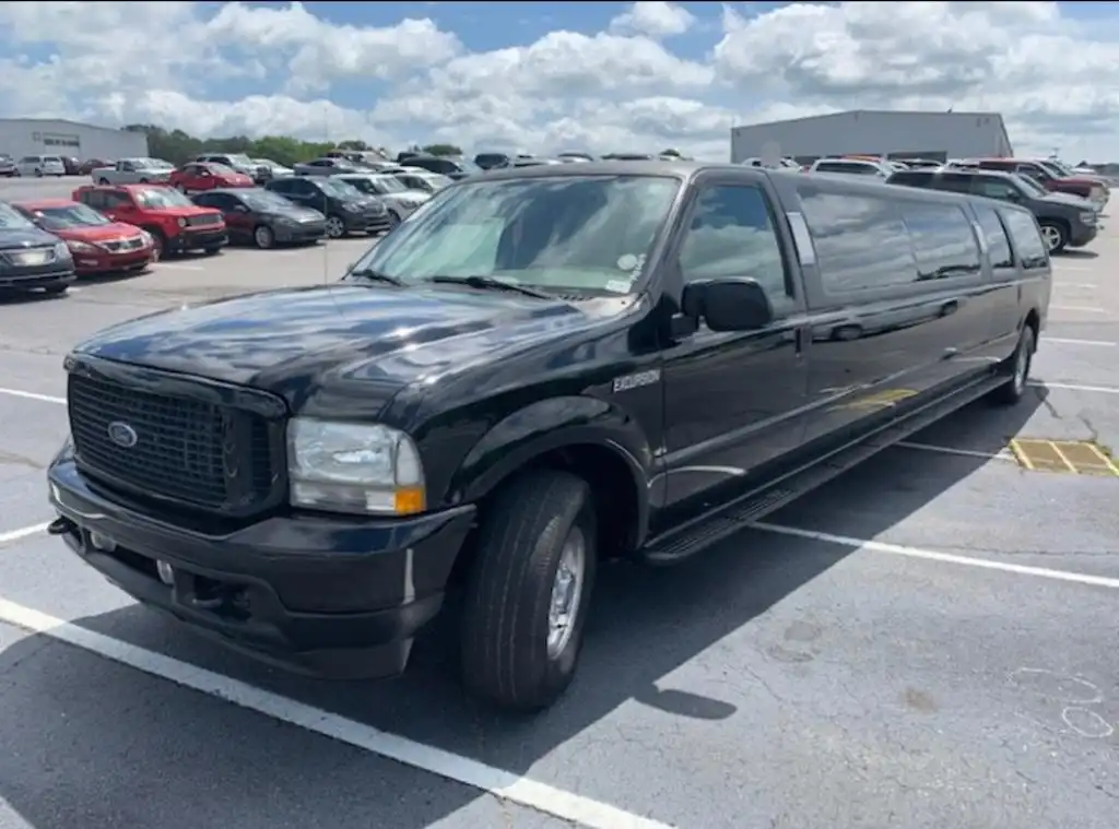 2004 Ford Excursion XLS 6.8L's photo