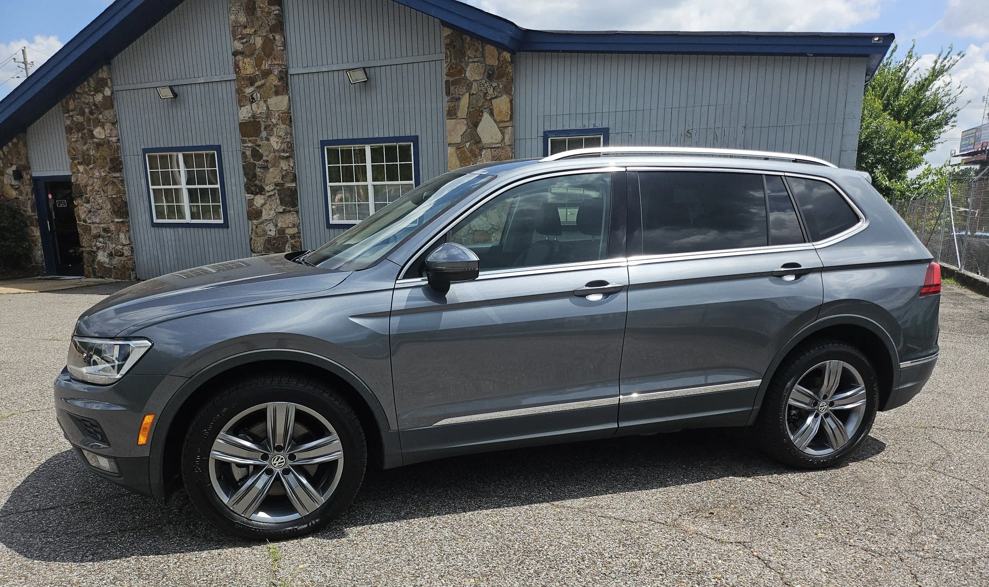 2021 Volkswagen Tiguan 2.0T SEL 4Motion's photo