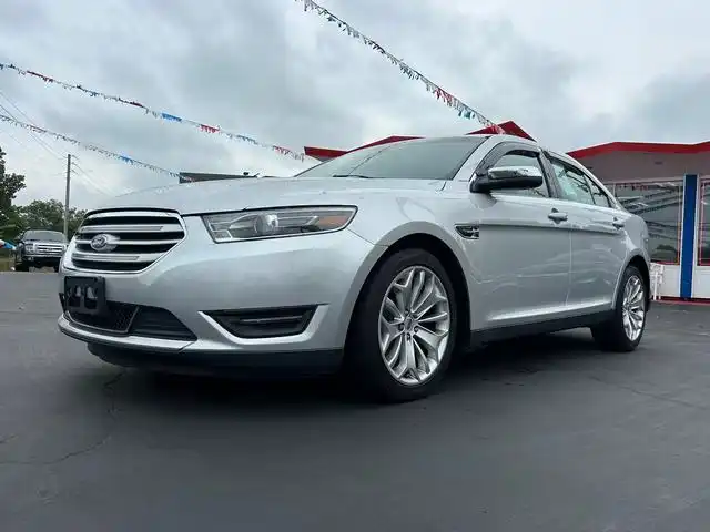2018 Ford Taurus Limited FWD's photo
