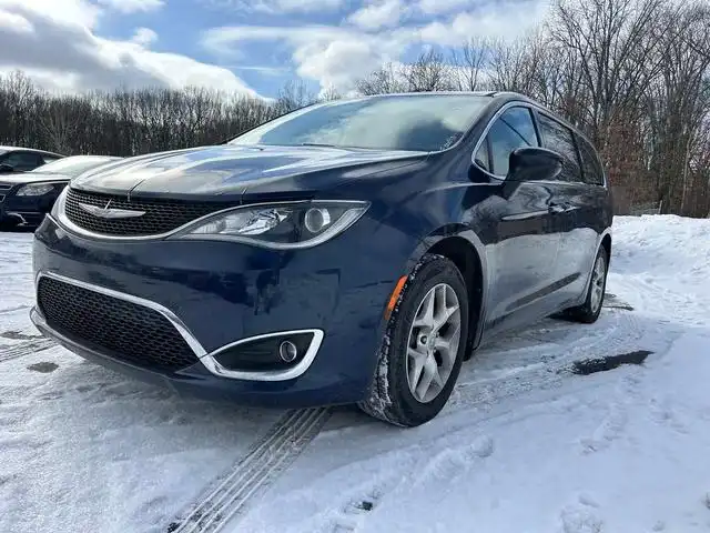 2017 Chrysler Pacifica Touring Plus's photo