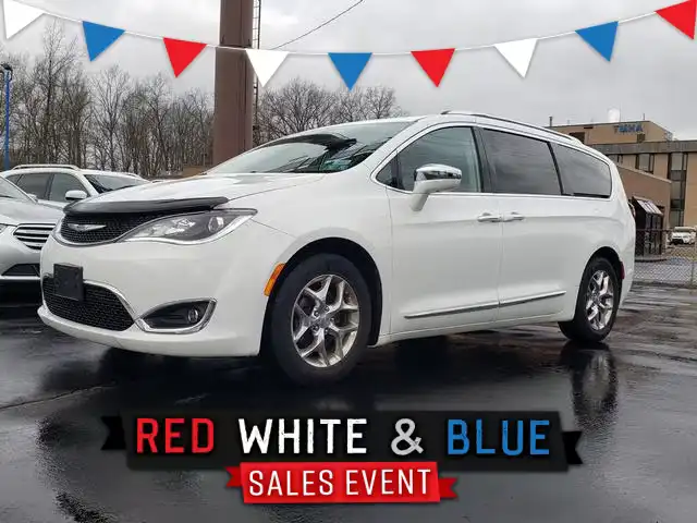 2018 Chrysler Pacifica Limited's photo
