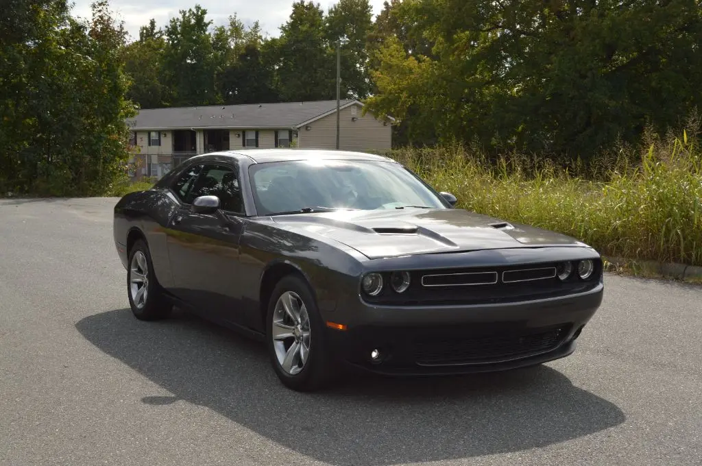 2017 Dodge Challenger SXT photo 3