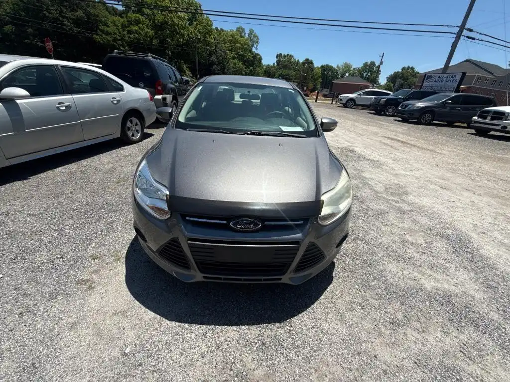 2014 Ford Focus Sedan SE's photo