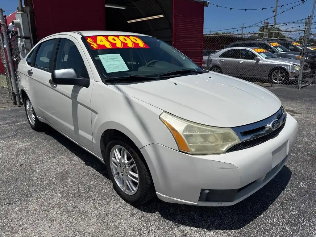 2011 Ford Focus SE's photo