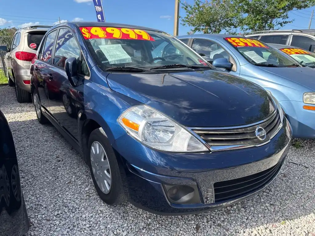 2011 Nissan Versa 1.8 S Auto's photo