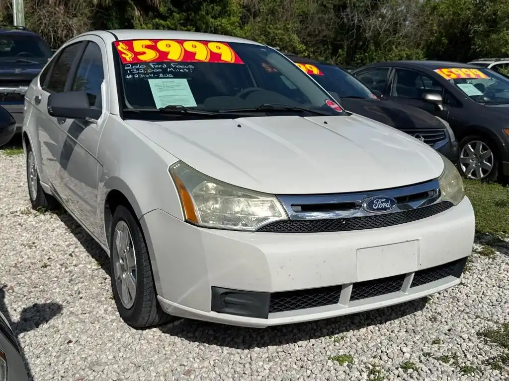 2010 Ford Focus S's photo