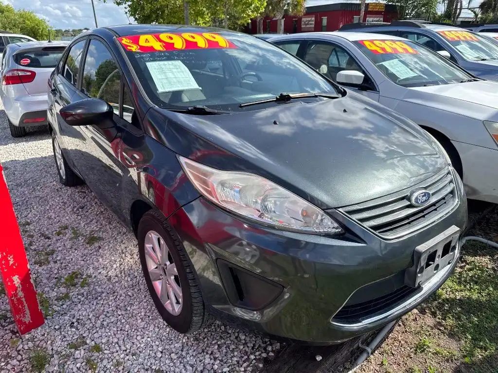 2011 Ford Fiesta SE Sedan's photo