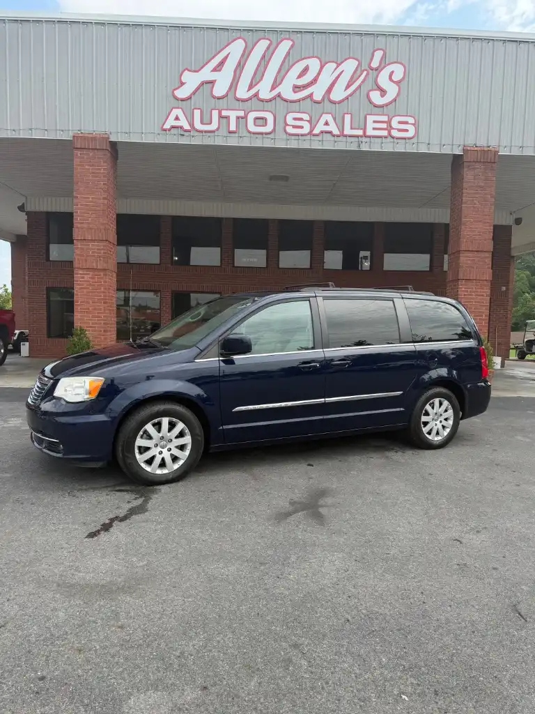 2015 Chrysler Town & Country Touring's photo