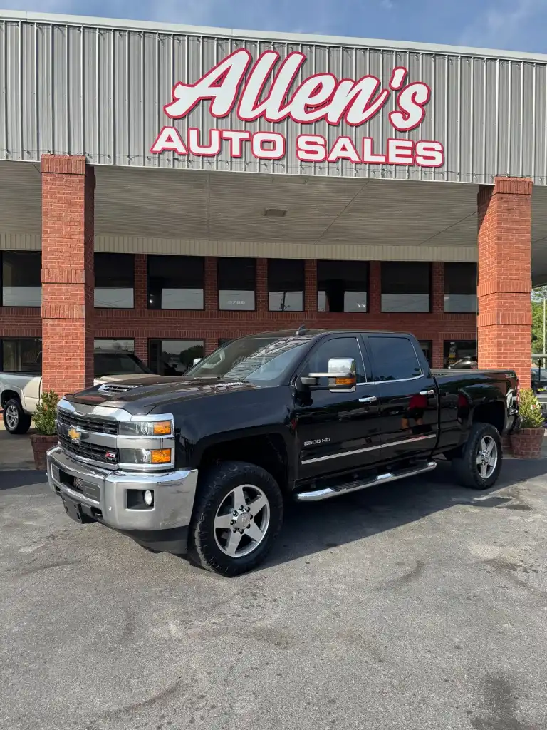 2017 Chevrolet Silverado HD LTZ 4WD Crew Cab Standard Box's photo