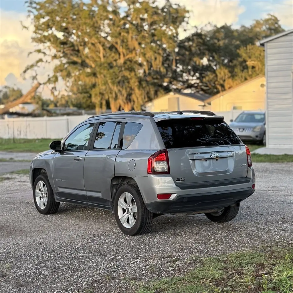 2016 Jeep Compass Latitude photo 3