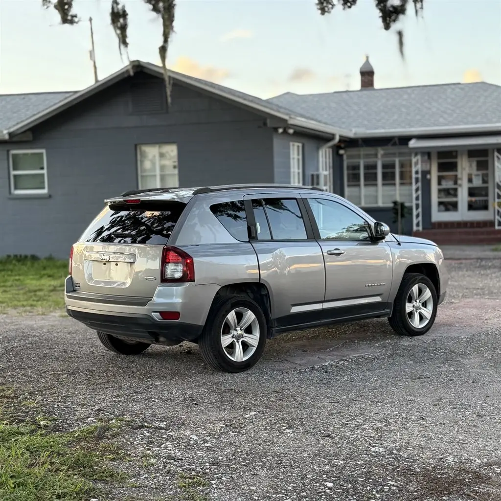 2016 Jeep Compass Latitude photo 4