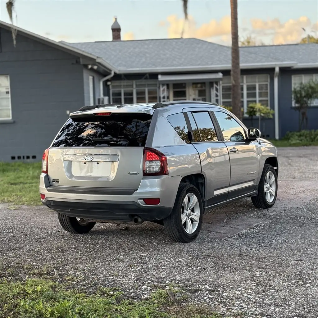 2016 Jeep Compass Latitude photo 5