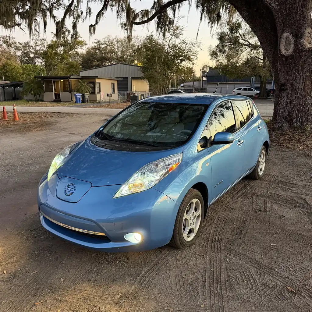 2012 Nissan Leaf SL's photo