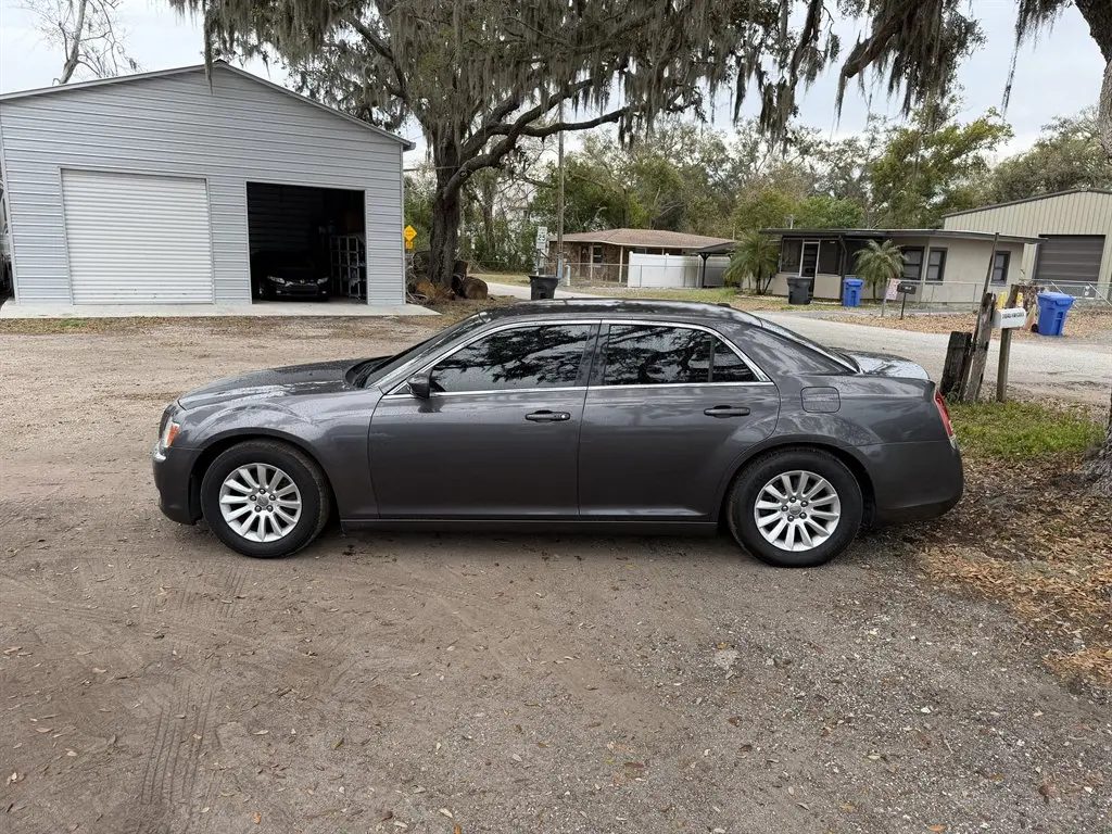 2013 Chrysler 300 Base photo 4