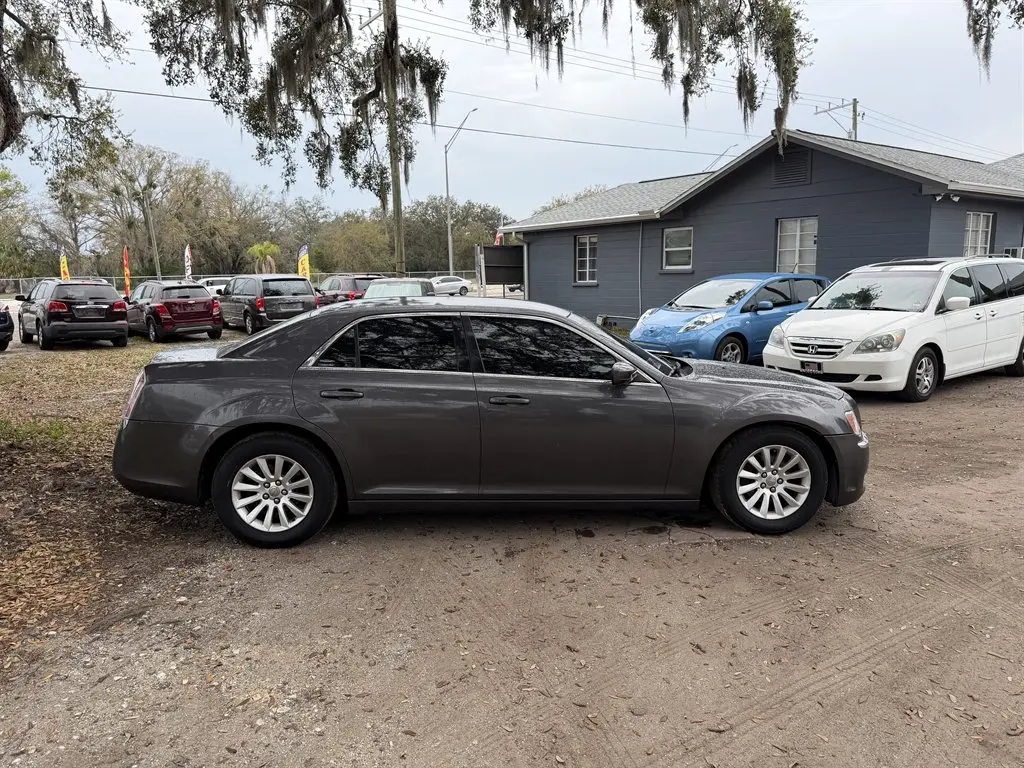 2013 Chrysler 300 Base photo 5