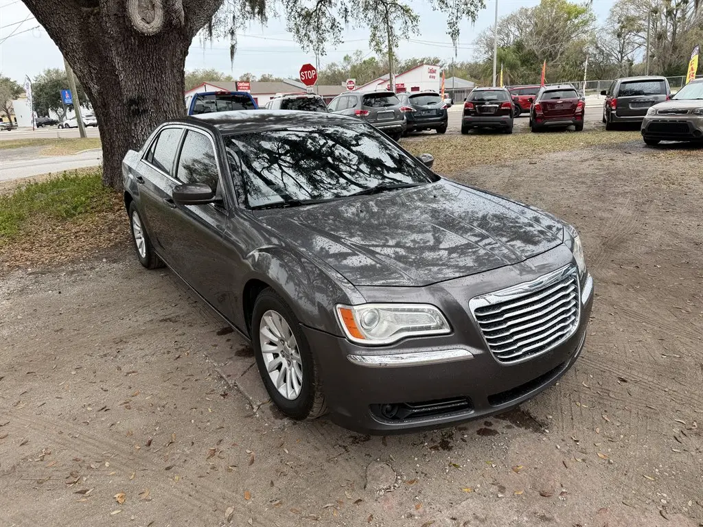 2013 Chrysler 300 Base photo 3