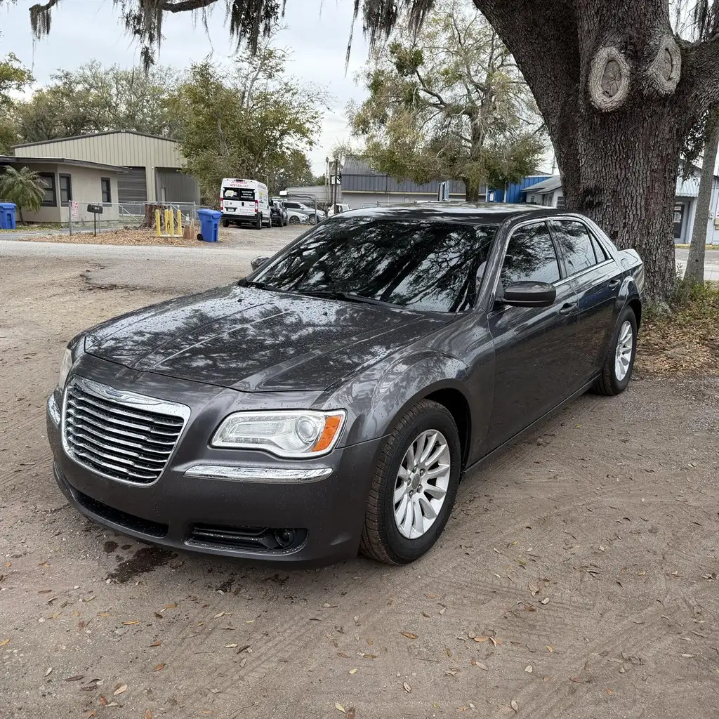 2013 Chrysler 300 Base photo 1