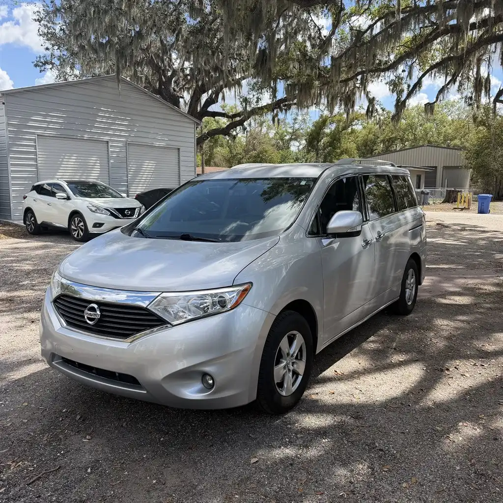 2017 Nissan Quest's photo