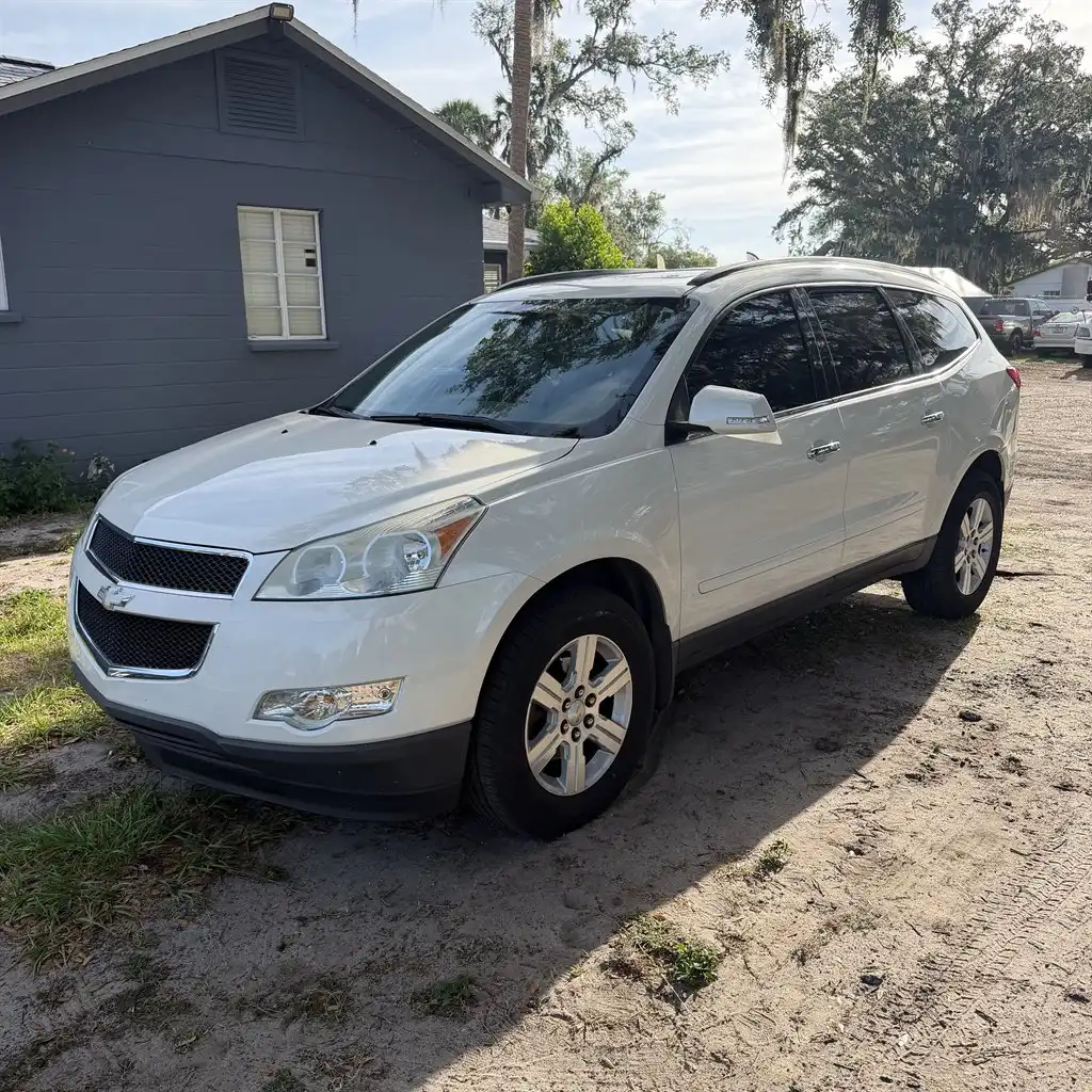 2011 Chevrolet Traverse 2LT FWD's photo