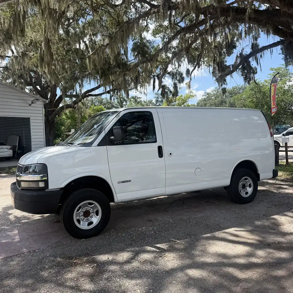 2006 Chevrolet Express 2500 Work Van HD's photo