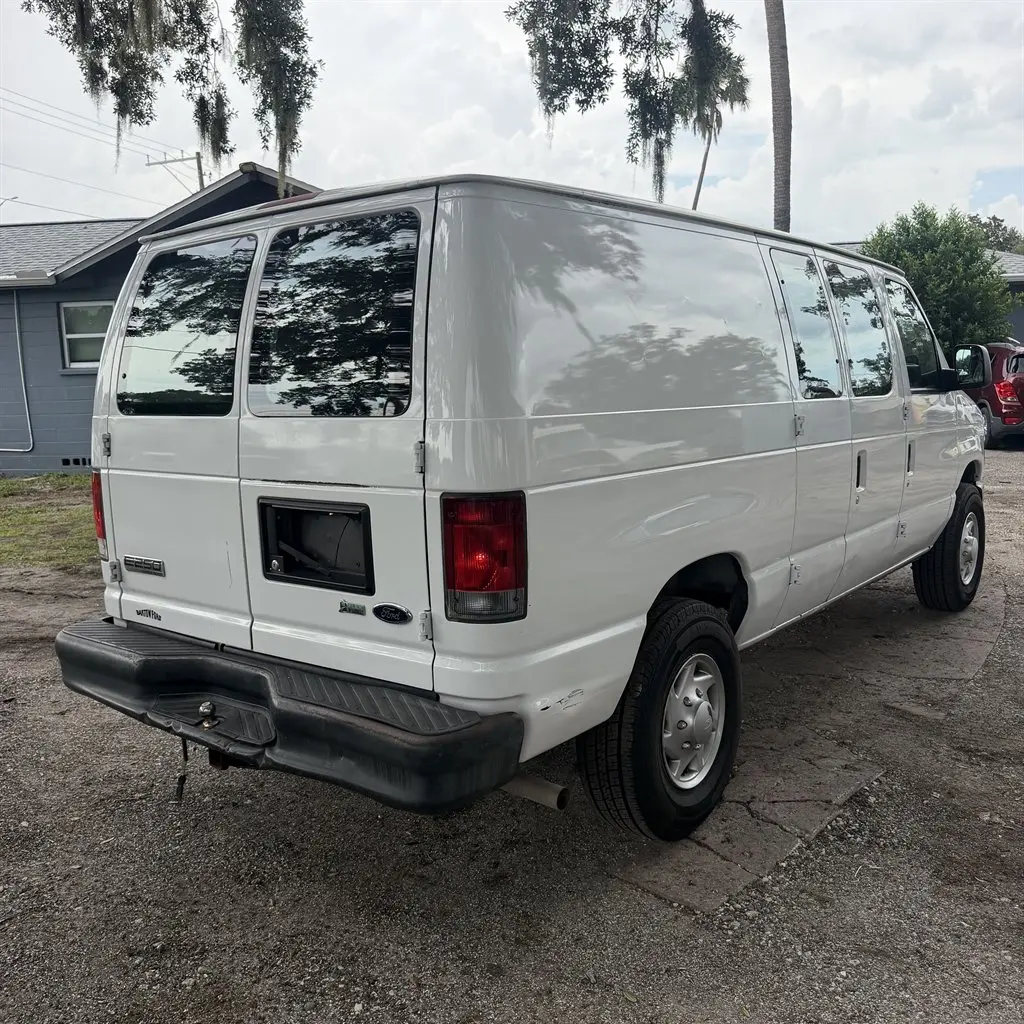 2012 Ford E-Series E-250 Van photo 5