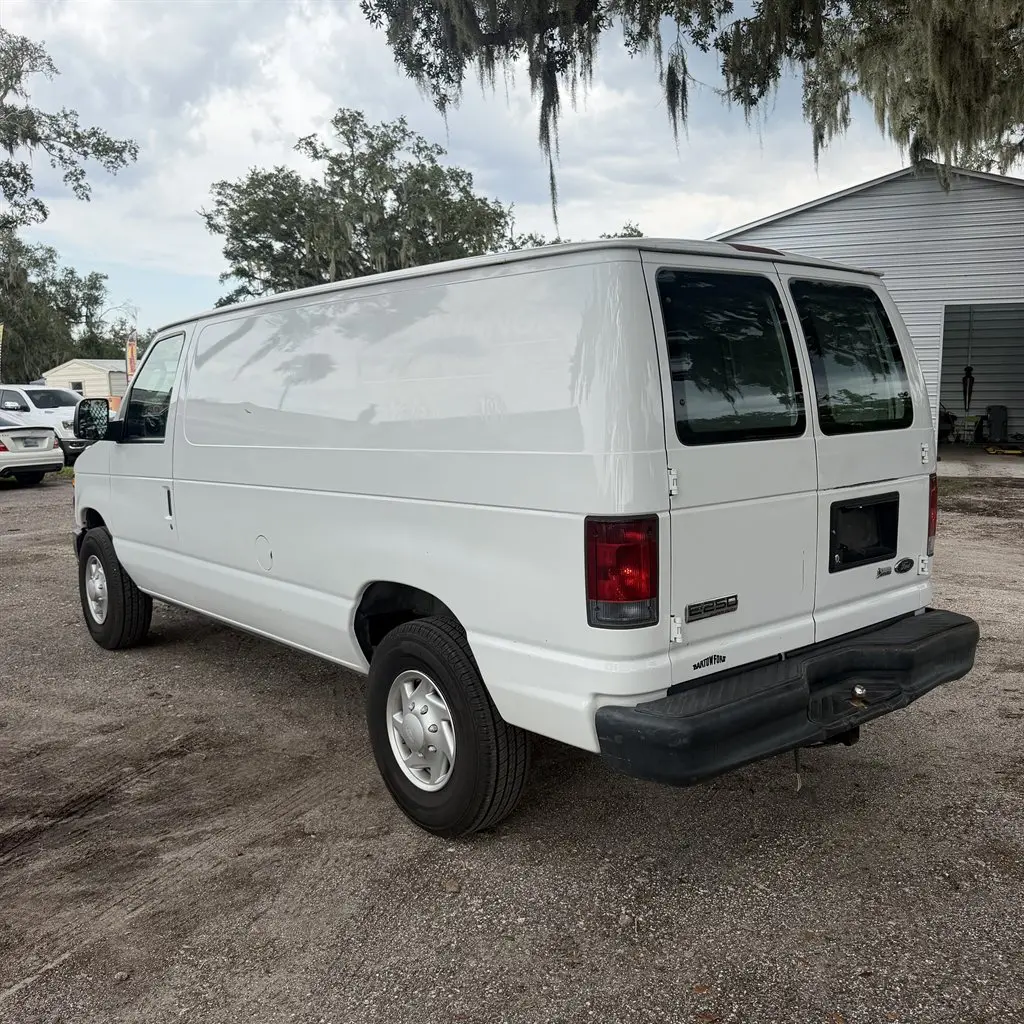 2012 Ford E-Series E-250 Van photo 4