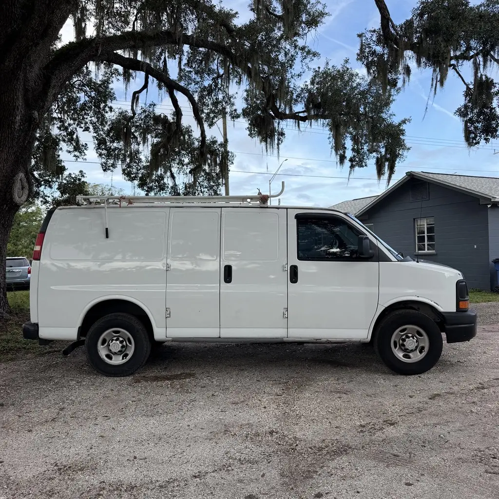 2011 Chevrolet Express Work Van HD 2500 photo 5