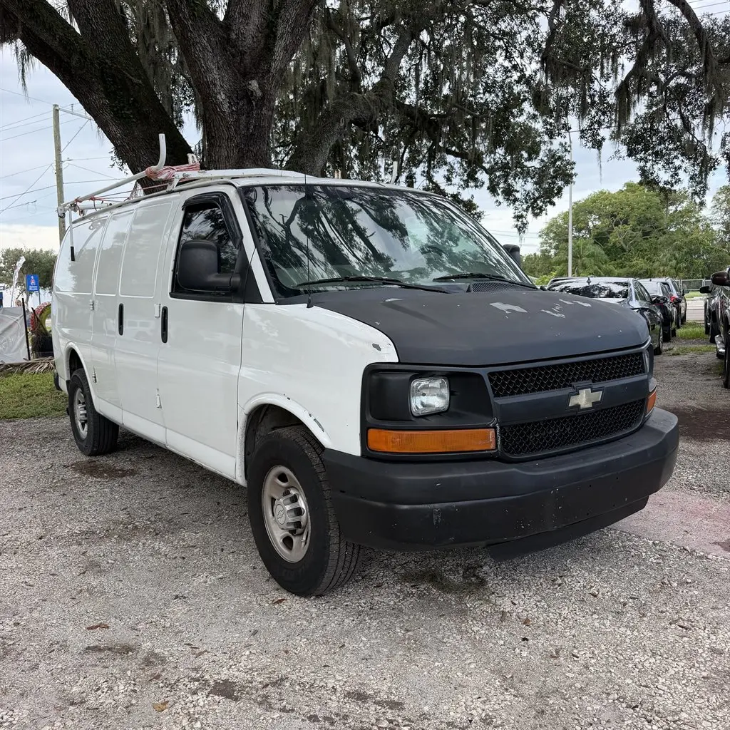 2011 Chevrolet Express Work Van HD 2500 photo 3