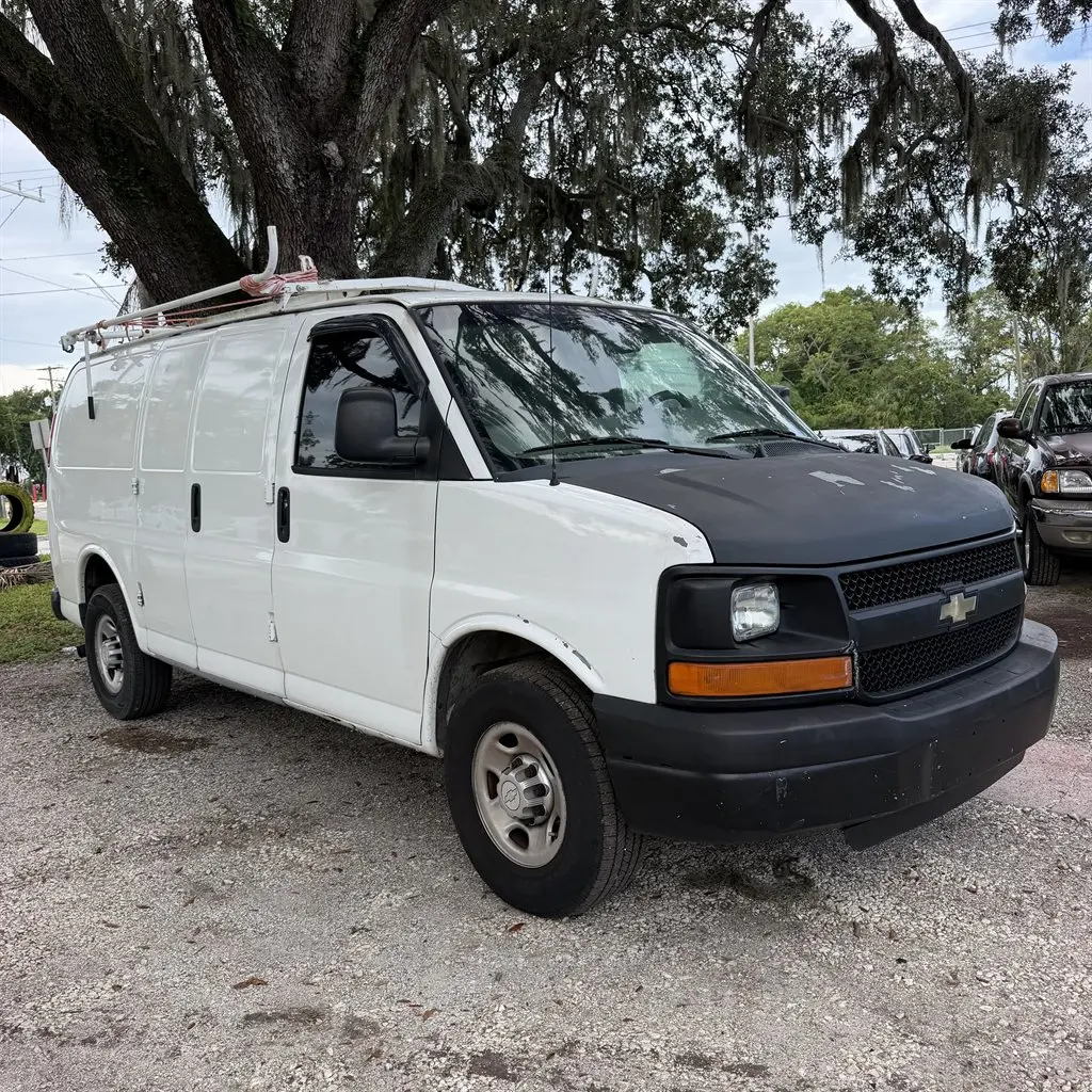 2011 Chevrolet Express Work Van HD 2500 photo 4